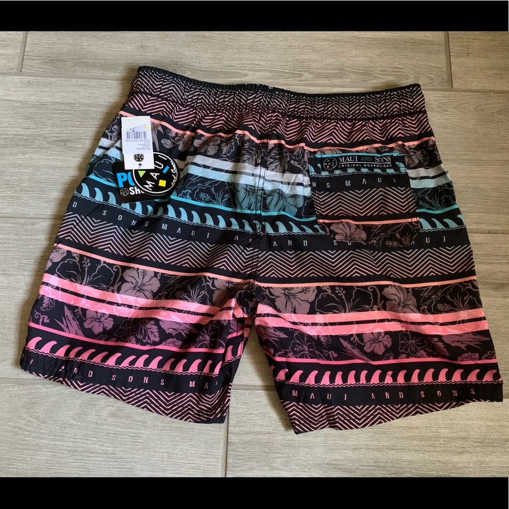 Maui and Sons man board short M
